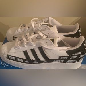 Adidas Sneakers